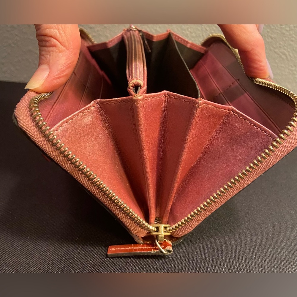 π₯SALE GUCCI ~ Micro GG ~ Patent Leather ~ Raspberry ~ Zip Around π - Picture 11 of 16